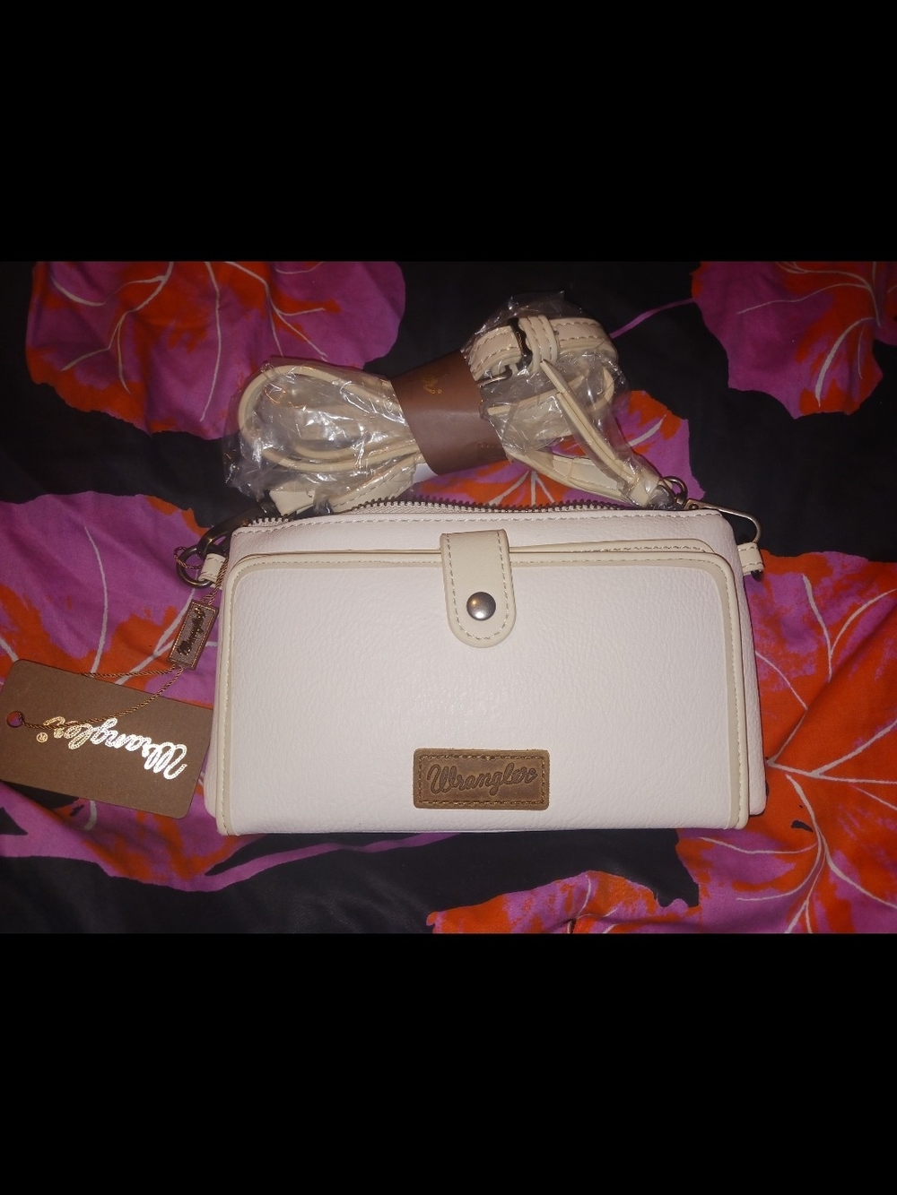Wrangler Cream Women's Crossbody Wallet